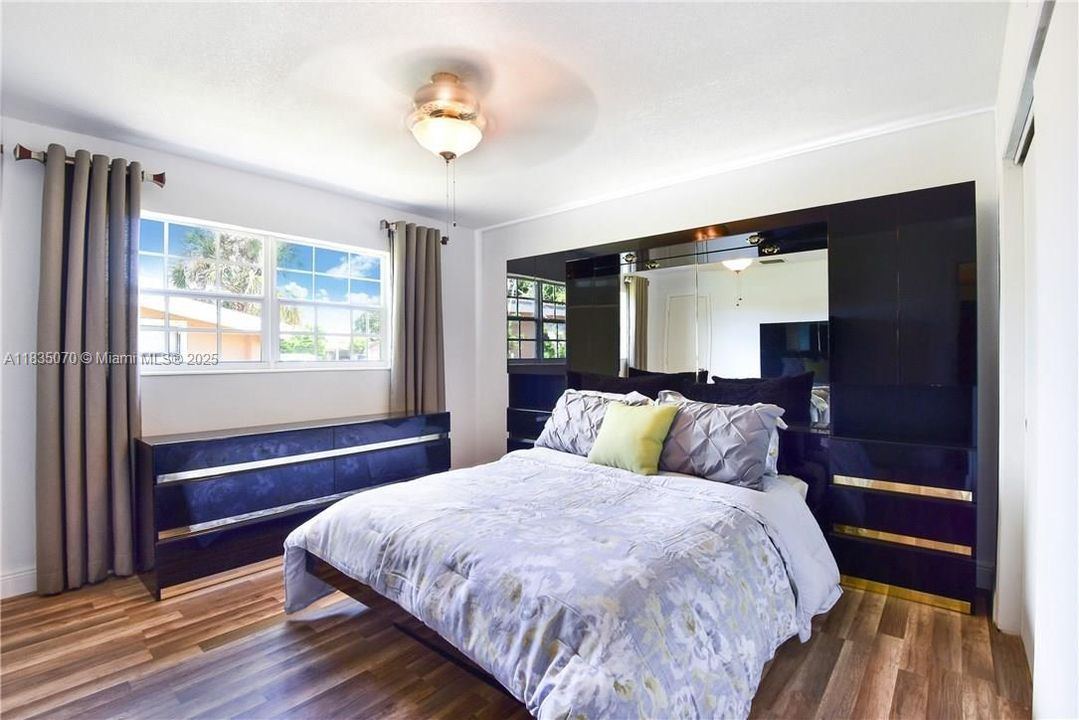 Недавно продано: $495,000 (3 спален, 2 ванн, 1836 Квадратных фут)