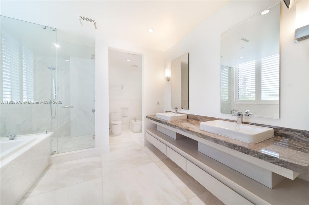 South Wing Suite Bathroom