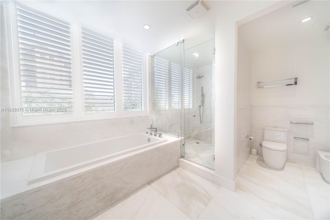 South Wing Suite Bathroom