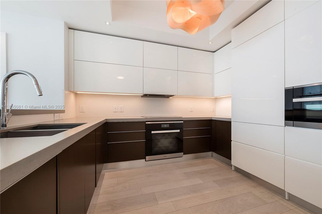 Activo con contrato: $600,000 (3 camas, 3 baños, 1546 Pies cuadrados)