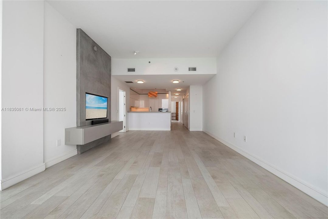 Activo con contrato: $600,000 (3 camas, 3 baños, 1546 Pies cuadrados)