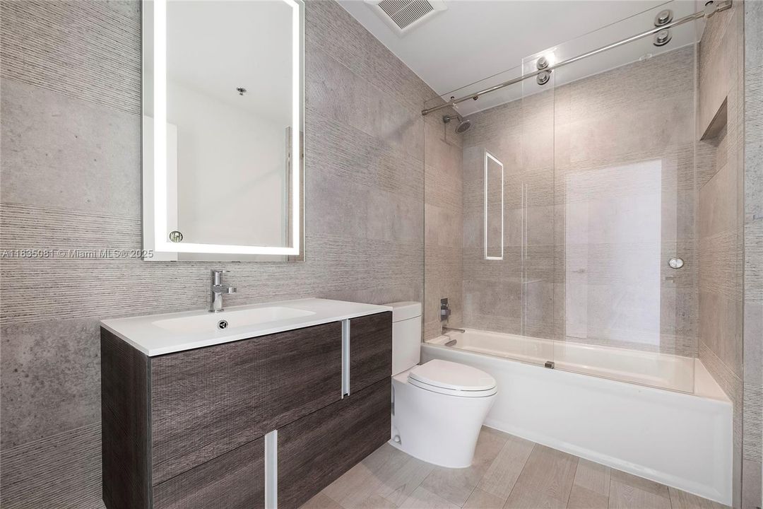 Activo con contrato: $600,000 (3 camas, 3 baños, 1546 Pies cuadrados)