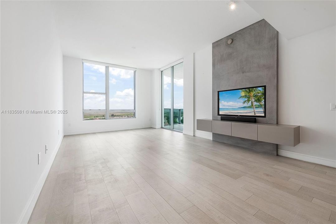 Activo con contrato: $600,000 (3 camas, 3 baños, 1546 Pies cuadrados)