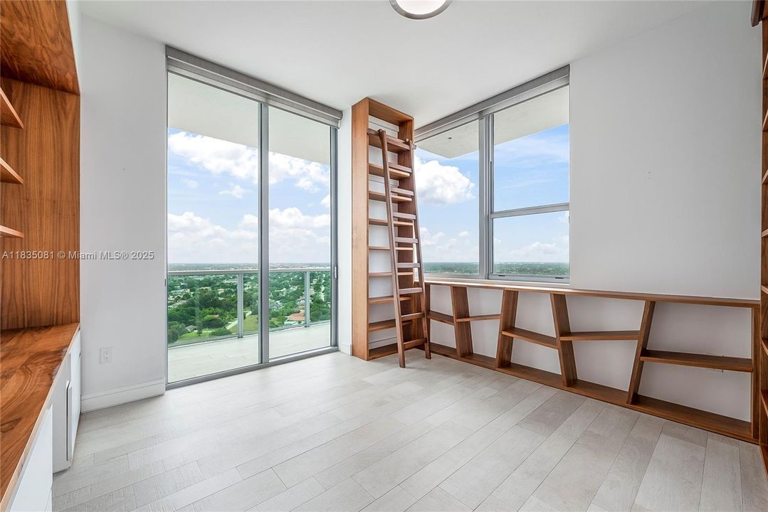 Activo con contrato: $600,000 (3 camas, 3 baños, 1546 Pies cuadrados)