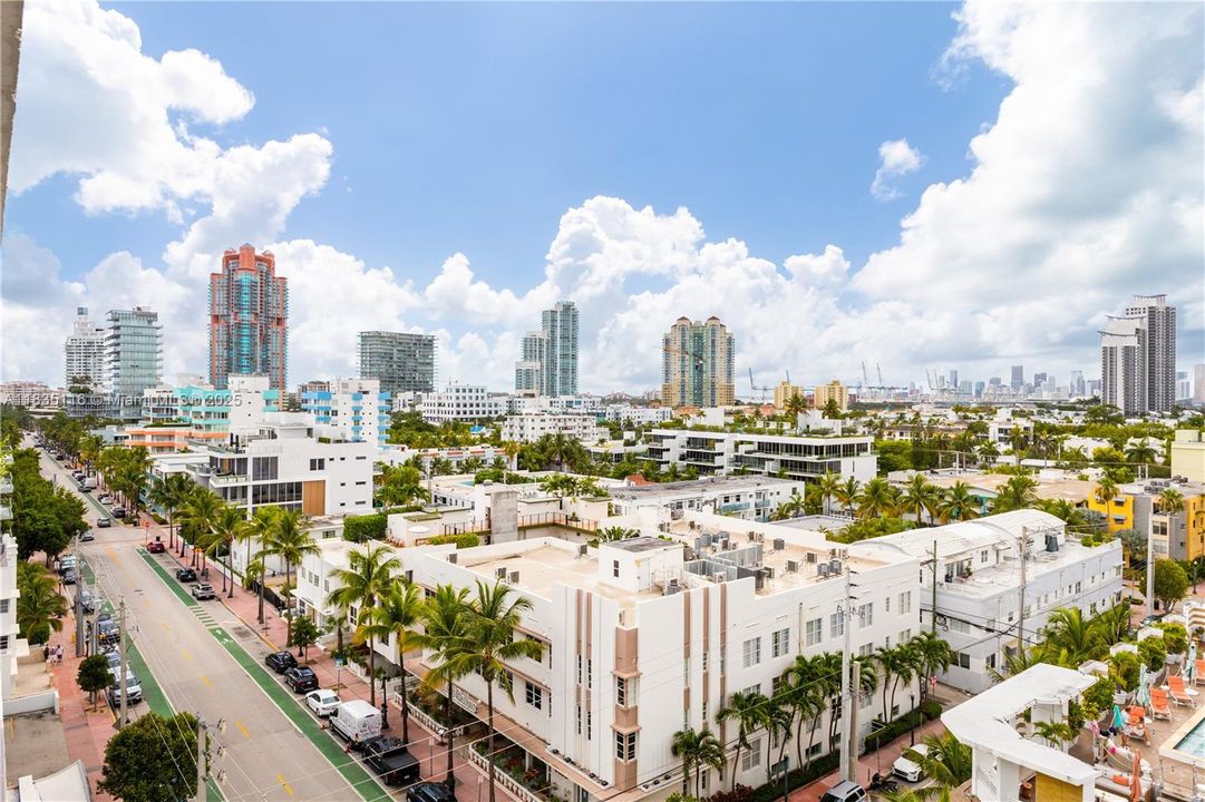 For Sale: $589,000 (1 beds, 1 baths, 659 Square Feet)