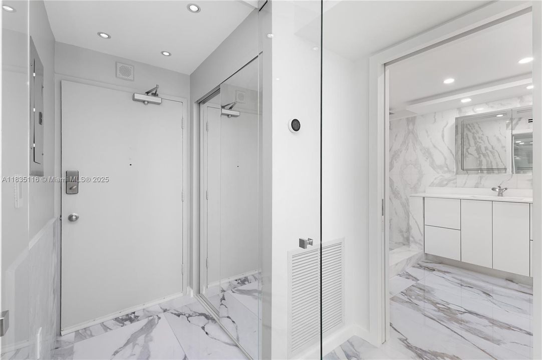 For Sale: $589,000 (1 beds, 1 baths, 659 Square Feet)