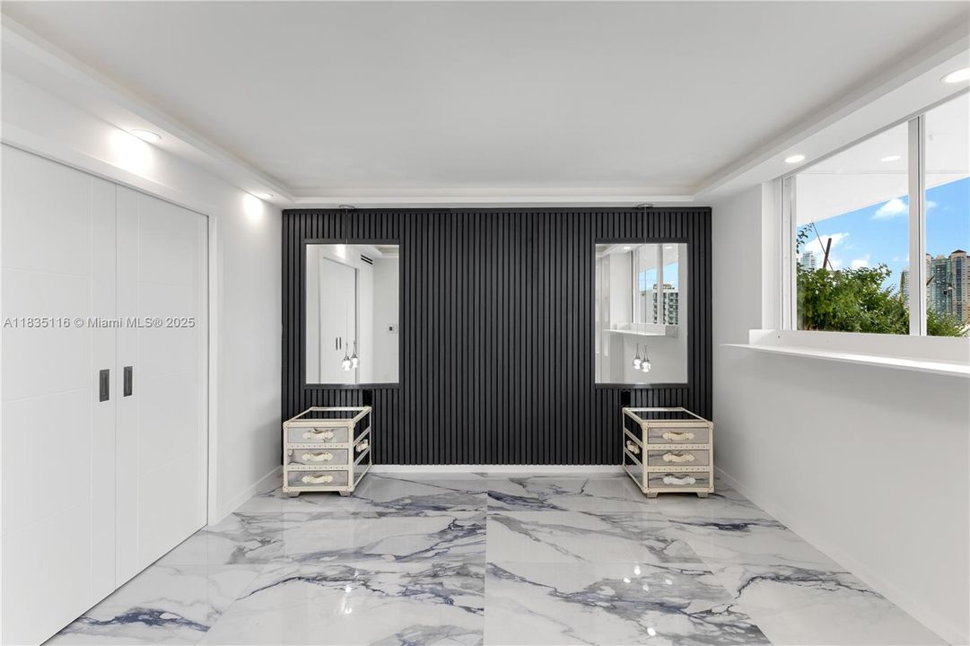 For Sale: $589,000 (1 beds, 1 baths, 659 Square Feet)