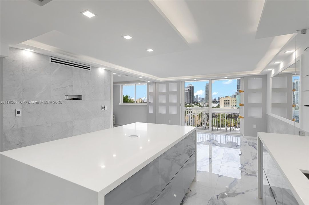 For Sale: $589,000 (1 beds, 1 baths, 659 Square Feet)