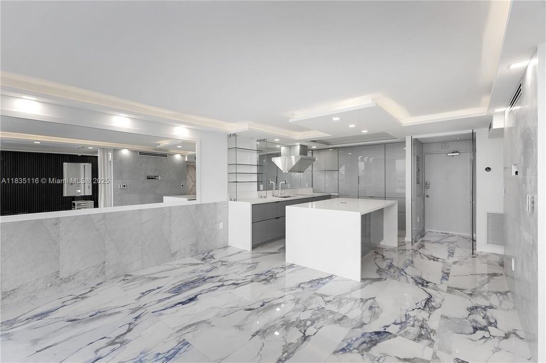 For Sale: $589,000 (1 beds, 1 baths, 659 Square Feet)