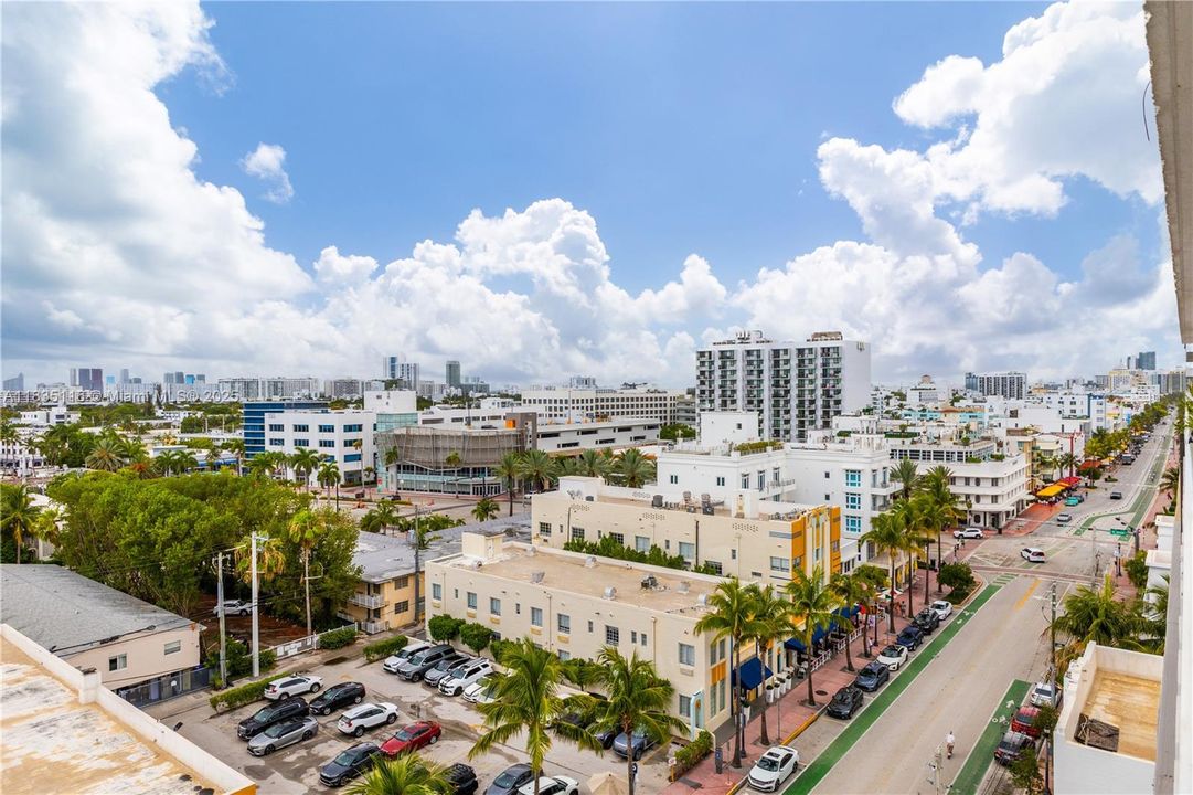 For Sale: $589,000 (1 beds, 1 baths, 659 Square Feet)