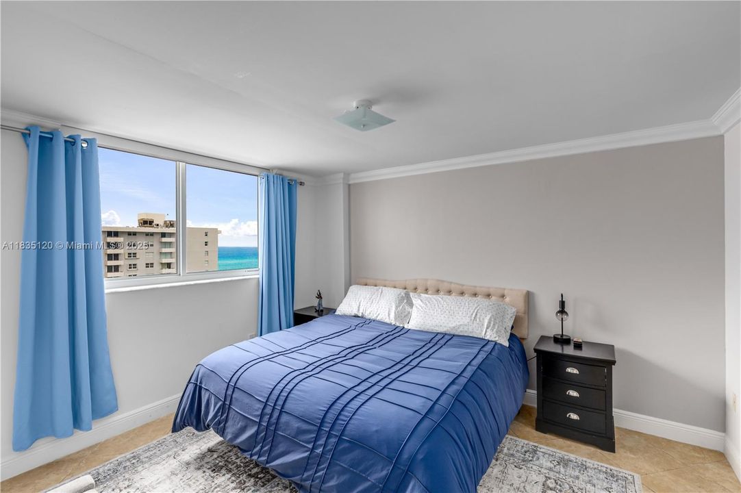 For Sale: $569,000 (1 beds, 1 baths, 655 Square Feet)