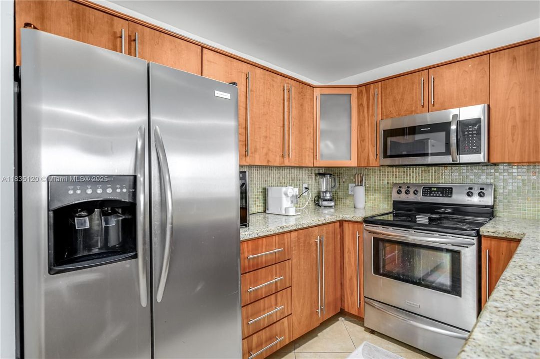 For Sale: $569,000 (1 beds, 1 baths, 655 Square Feet)