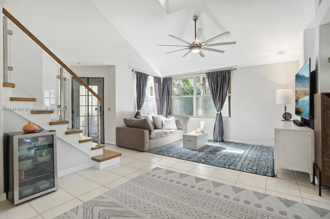 На продажу: $390,000 (3 спален, 2 ванн, 1272 Квадратных фут)