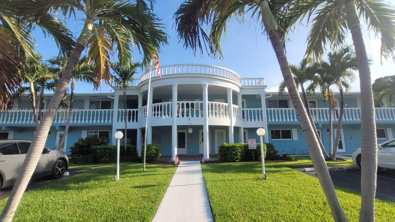 Recientemente alquilado: $2,000 (2 camas, 2 baños, 950 Pies cuadrados)