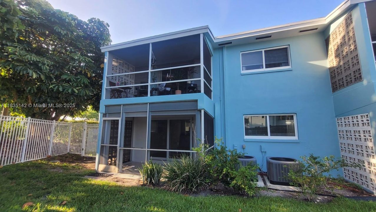 Recientemente alquilado: $2,000 (2 camas, 2 baños, 950 Pies cuadrados)