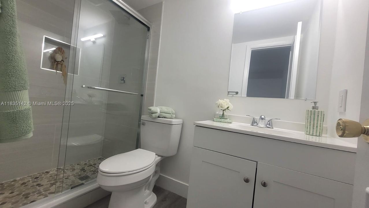 Recientemente alquilado: $2,000 (2 camas, 2 baños, 950 Pies cuadrados)