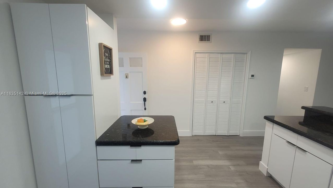 Recientemente alquilado: $2,000 (2 camas, 2 baños, 950 Pies cuadrados)