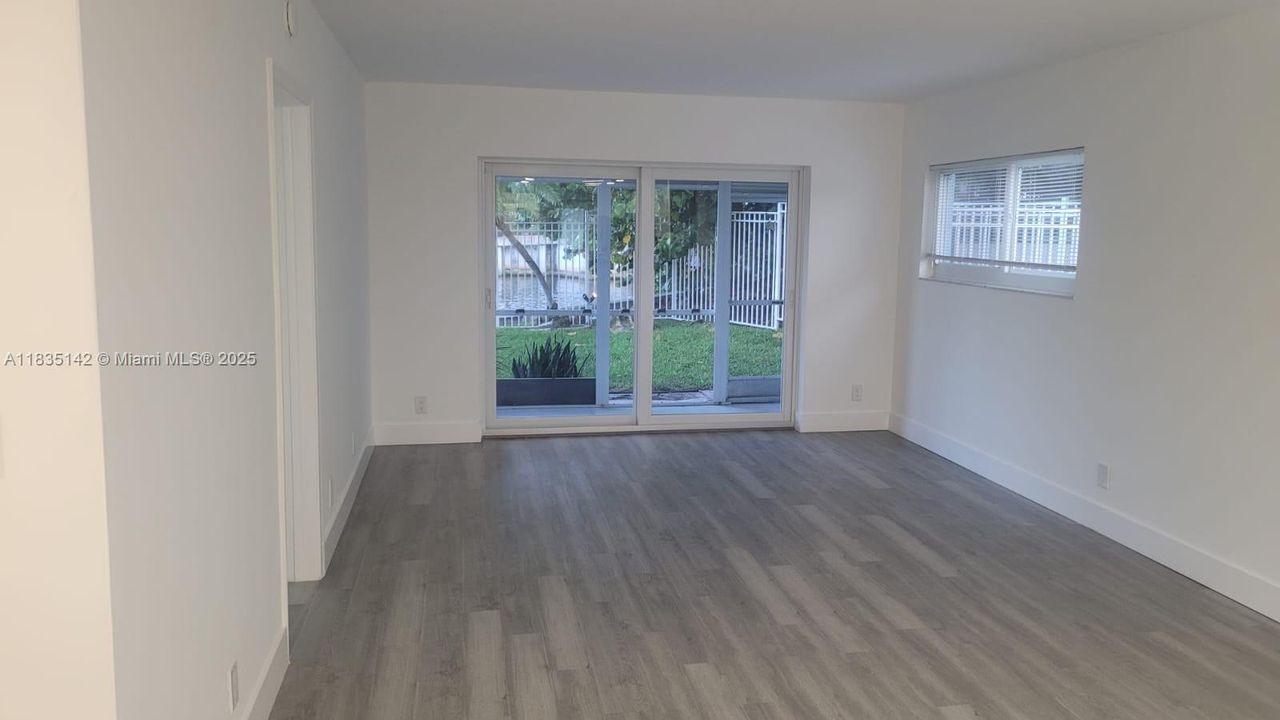 Recientemente alquilado: $2,000 (2 camas, 2 baños, 950 Pies cuadrados)