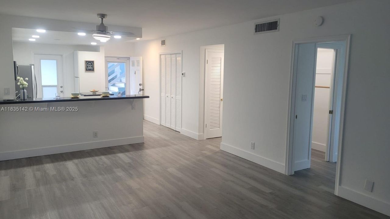 Recientemente alquilado: $2,000 (2 camas, 2 baños, 950 Pies cuadrados)