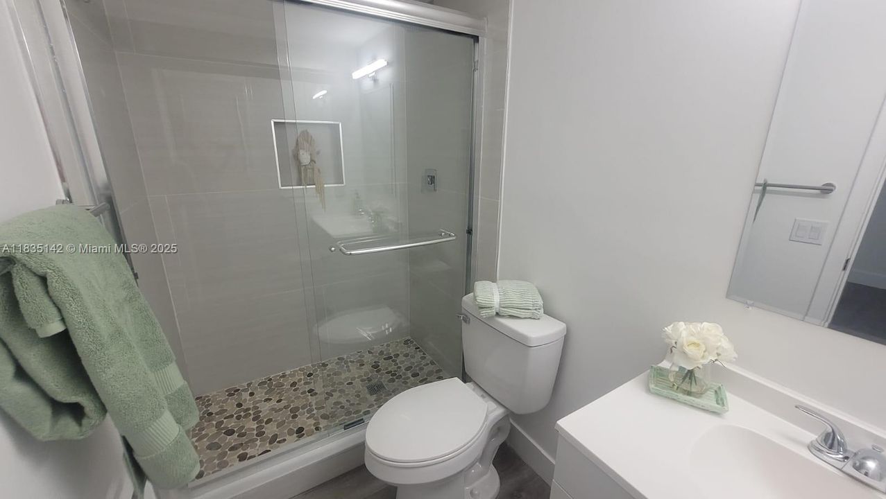 Recientemente alquilado: $2,000 (2 camas, 2 baños, 950 Pies cuadrados)