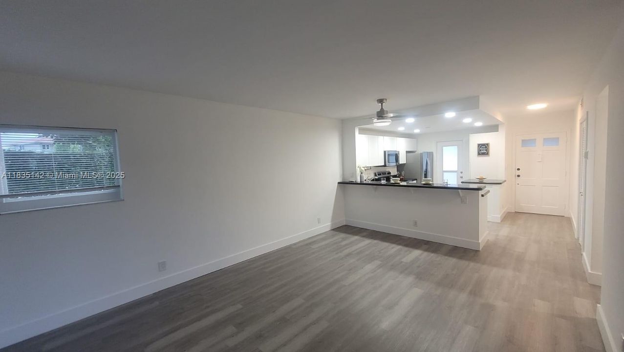 Recientemente alquilado: $2,000 (2 camas, 2 baños, 950 Pies cuadrados)