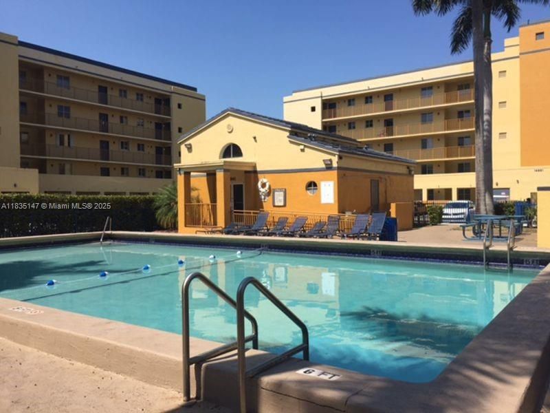 待售: $1,246,900 (0 贝兹, 0 浴室, 960 平方英尺)