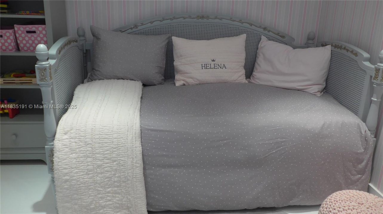 For Sale: $2,790,000 (2 beds, 3 baths, 1487 Square Feet)