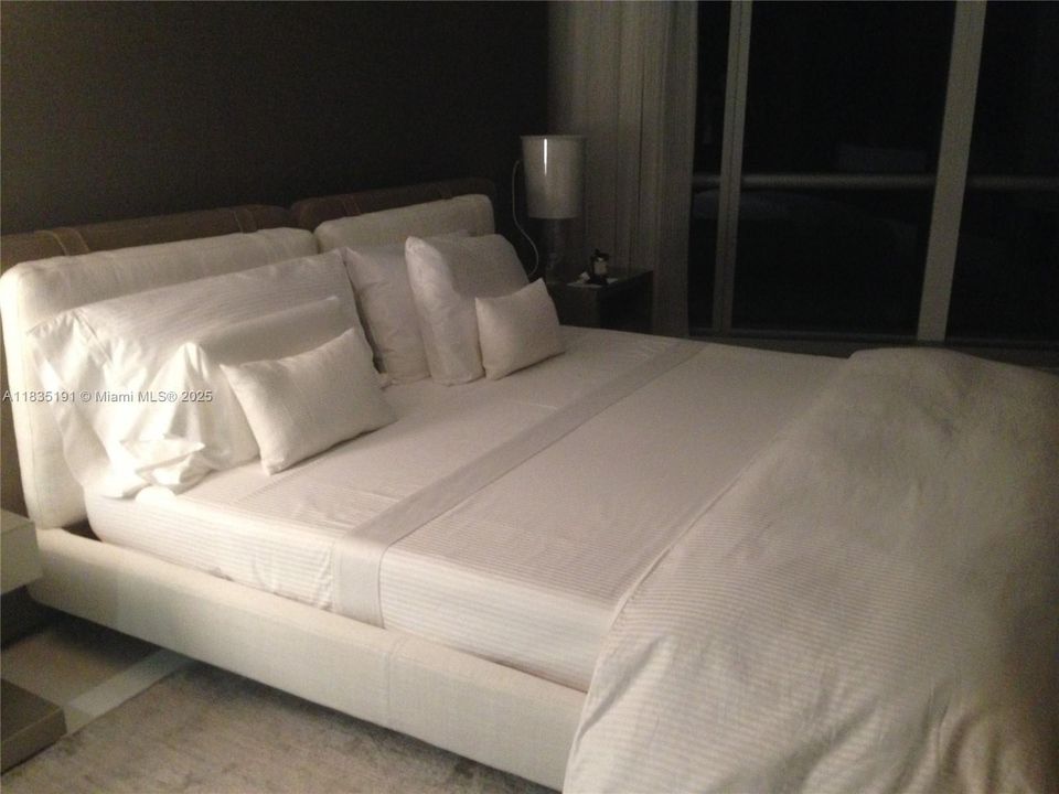 For Sale: $2,790,000 (2 beds, 3 baths, 1487 Square Feet)