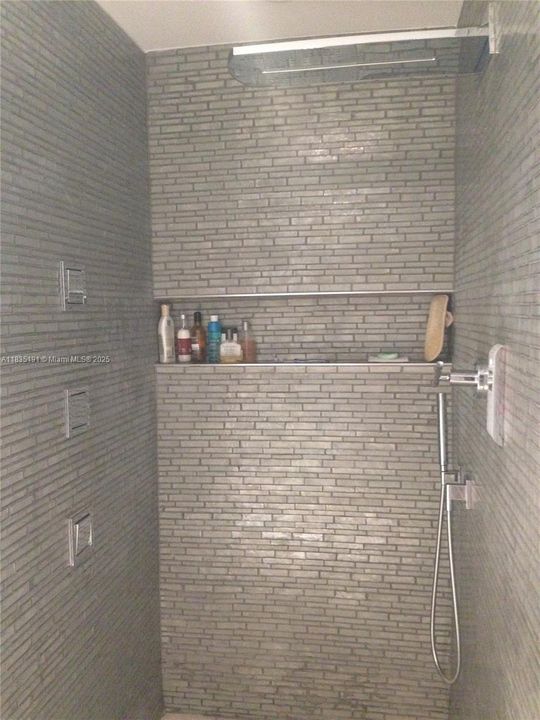 For Sale: $2,790,000 (2 beds, 3 baths, 1487 Square Feet)