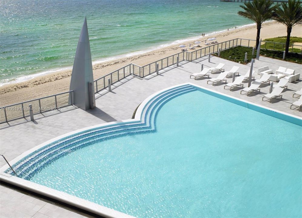 For Sale: $2,790,000 (2 beds, 3 baths, 1487 Square Feet)