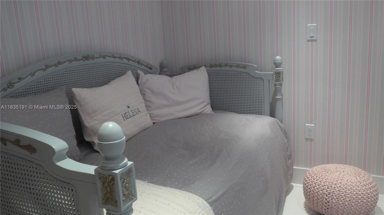 For Sale: $2,790,000 (2 beds, 3 baths, 1487 Square Feet)