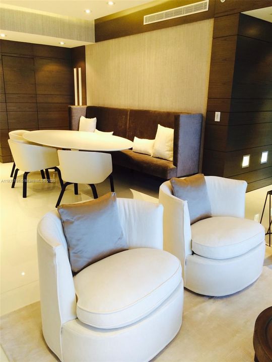 For Sale: $2,790,000 (2 beds, 3 baths, 1487 Square Feet)