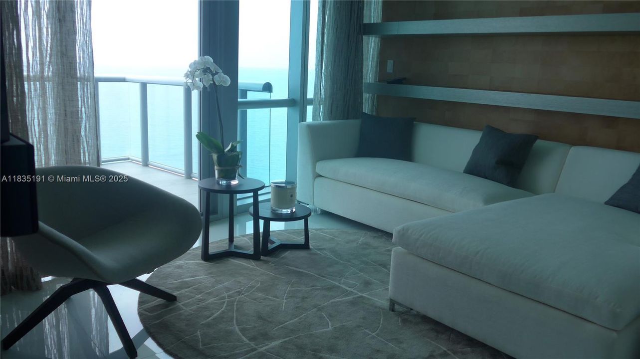 For Sale: $2,790,000 (2 beds, 3 baths, 1487 Square Feet)