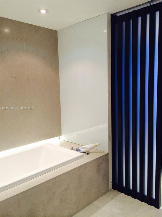 For Sale: $2,790,000 (2 beds, 3 baths, 1487 Square Feet)