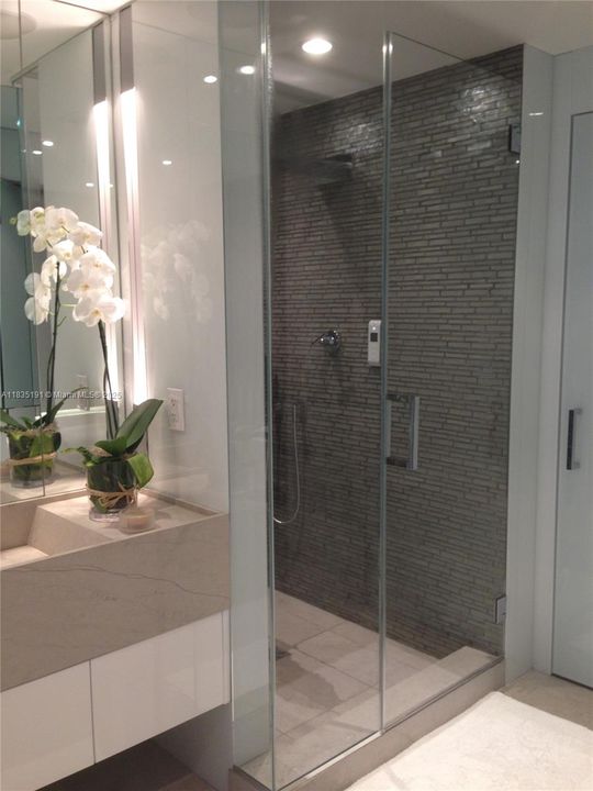 For Sale: $2,790,000 (2 beds, 3 baths, 1487 Square Feet)