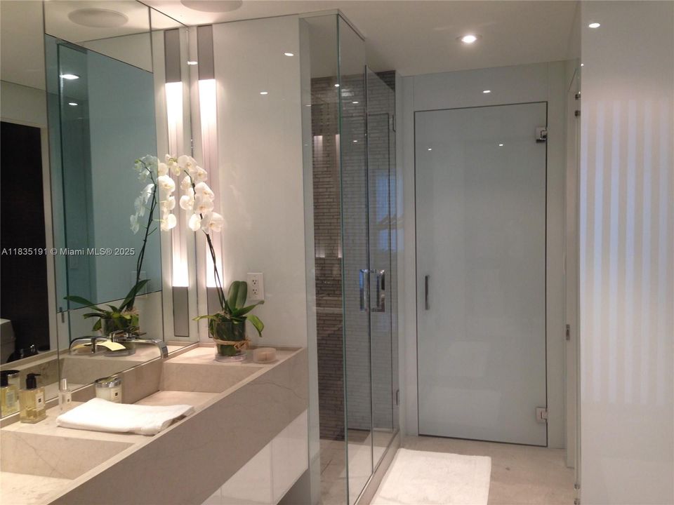 For Sale: $2,790,000 (2 beds, 3 baths, 1487 Square Feet)