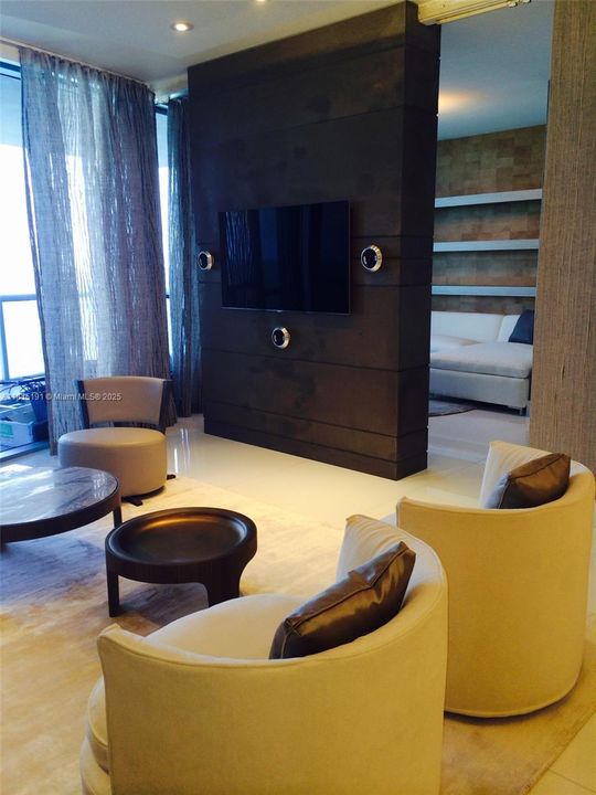 For Sale: $2,790,000 (2 beds, 3 baths, 1487 Square Feet)