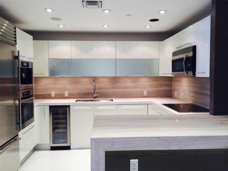 For Sale: $2,790,000 (2 beds, 3 baths, 1487 Square Feet)