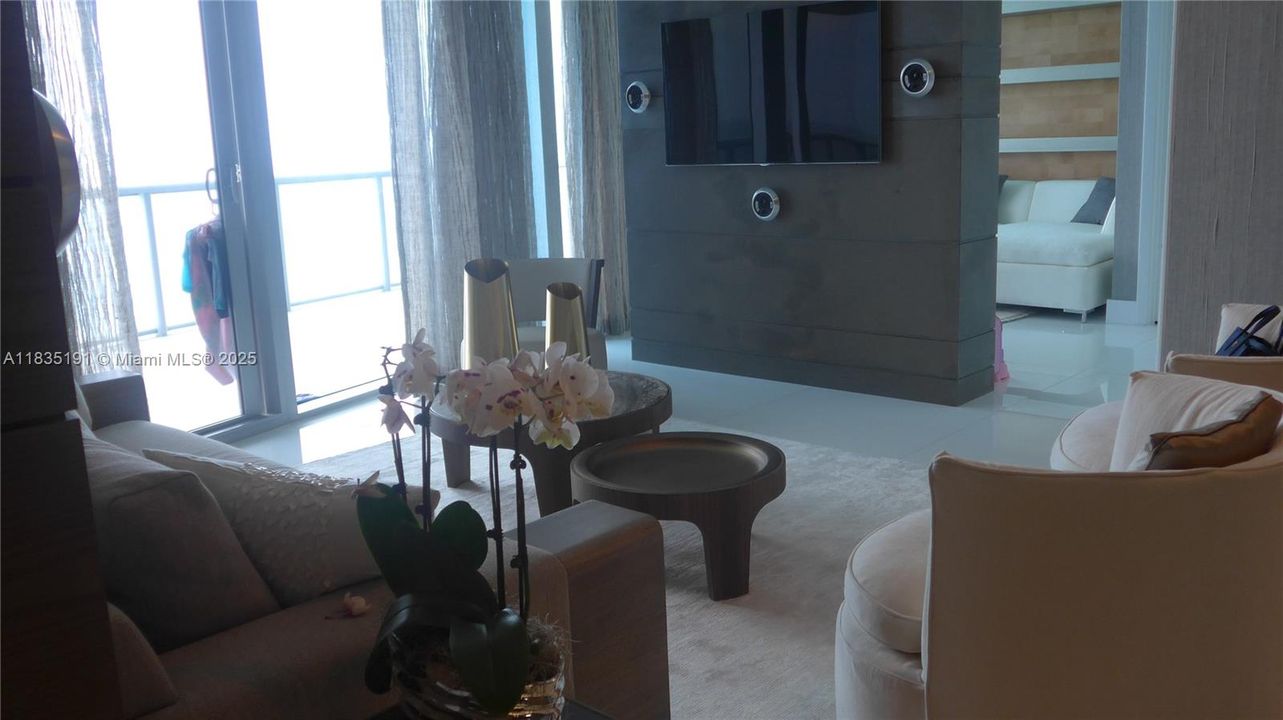 For Sale: $2,790,000 (2 beds, 3 baths, 1487 Square Feet)