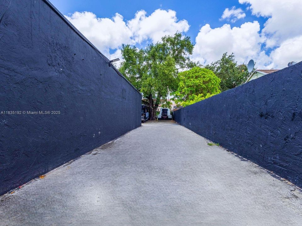 Comercial storage Parking