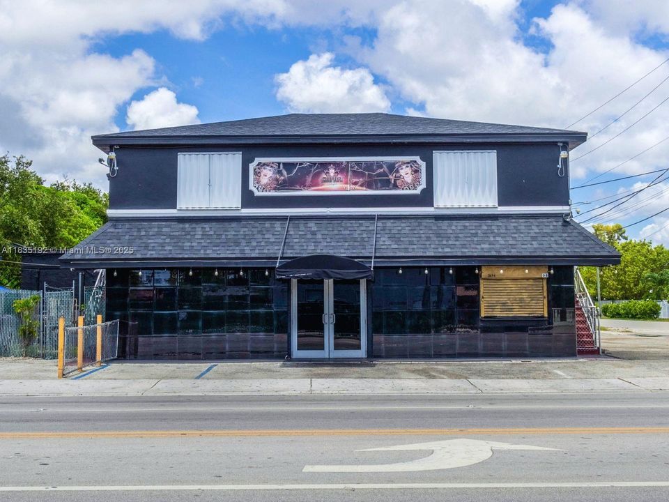 Comercial Space: Currently used as night club & restaurant.