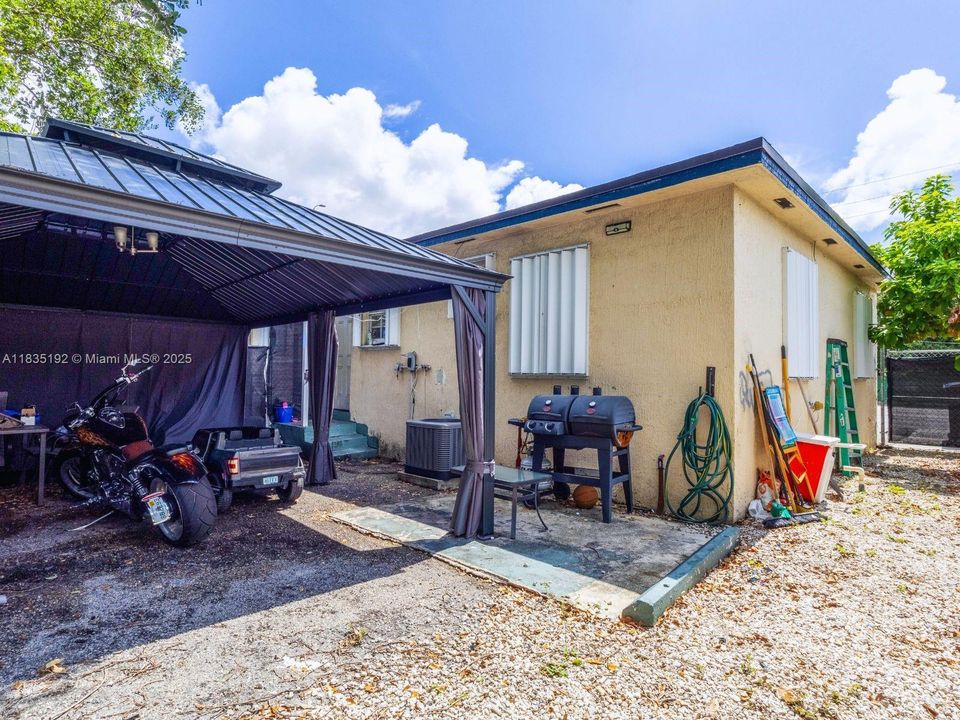 Duplex- Bank yard area