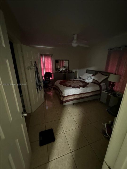 Под контрактом: $1,399,950 (0 спален, 0 ванн, 2700 Квадратных фут)