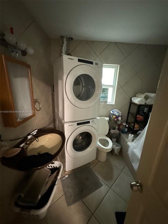 Под контрактом: $1,399,950 (0 спален, 0 ванн, 2700 Квадратных фут)