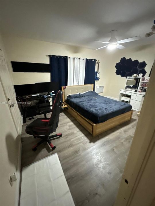 Под контрактом: $1,399,950 (0 спален, 0 ванн, 2700 Квадратных фут)