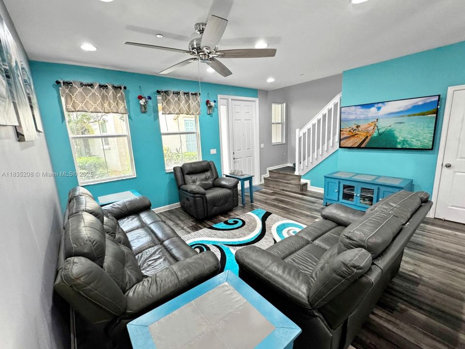 На продажу: $535,000 (3 спален, 2 ванн, 1334 Квадратных фут)