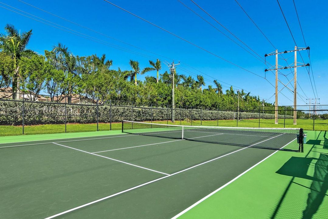 На продажу: $535,000 (3 спален, 2 ванн, 1334 Квадратных фут)