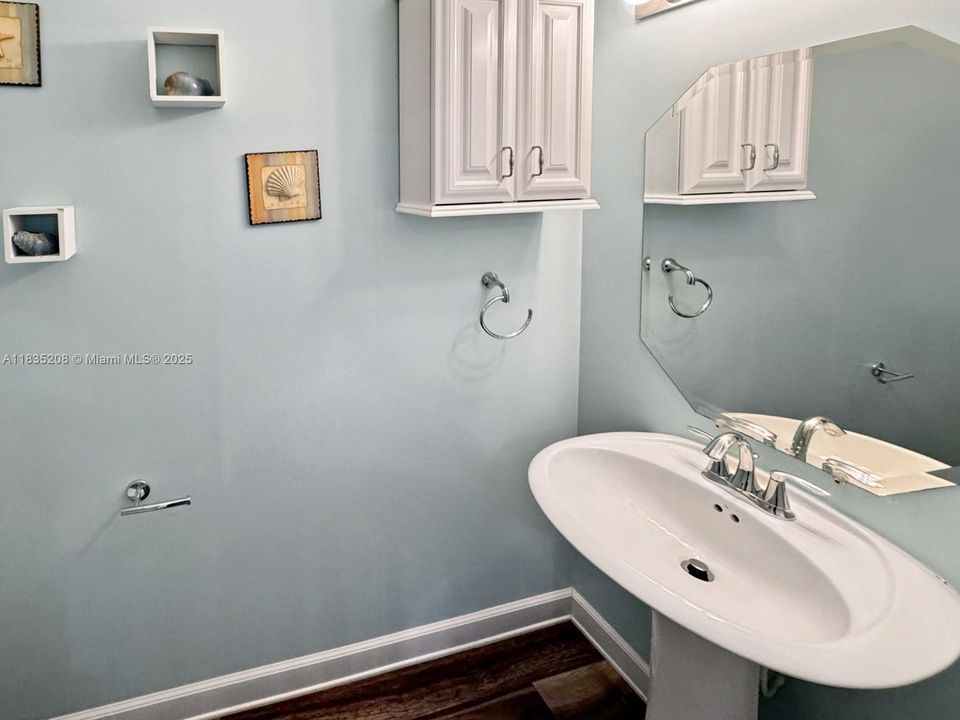 На продажу: $535,000 (3 спален, 2 ванн, 1334 Квадратных фут)