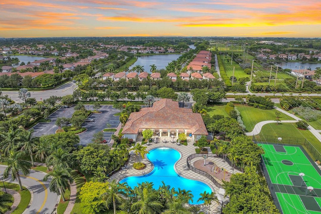 На продажу: $535,000 (3 спален, 2 ванн, 1334 Квадратных фут)