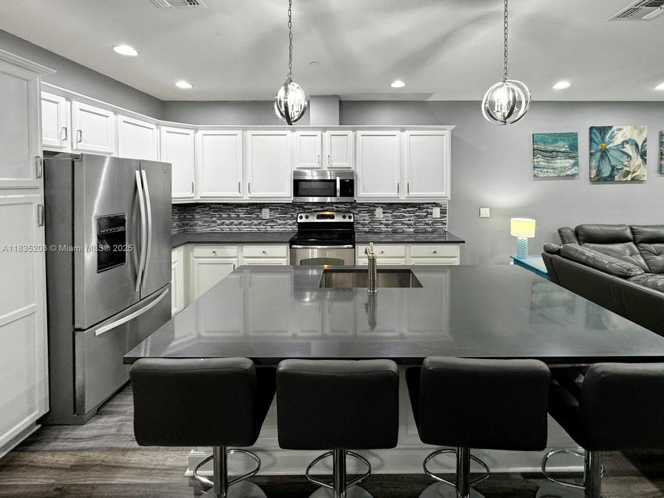 На продажу: $535,000 (3 спален, 2 ванн, 1334 Квадратных фут)